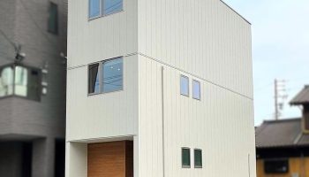 駅近×20坪×３階建ての家