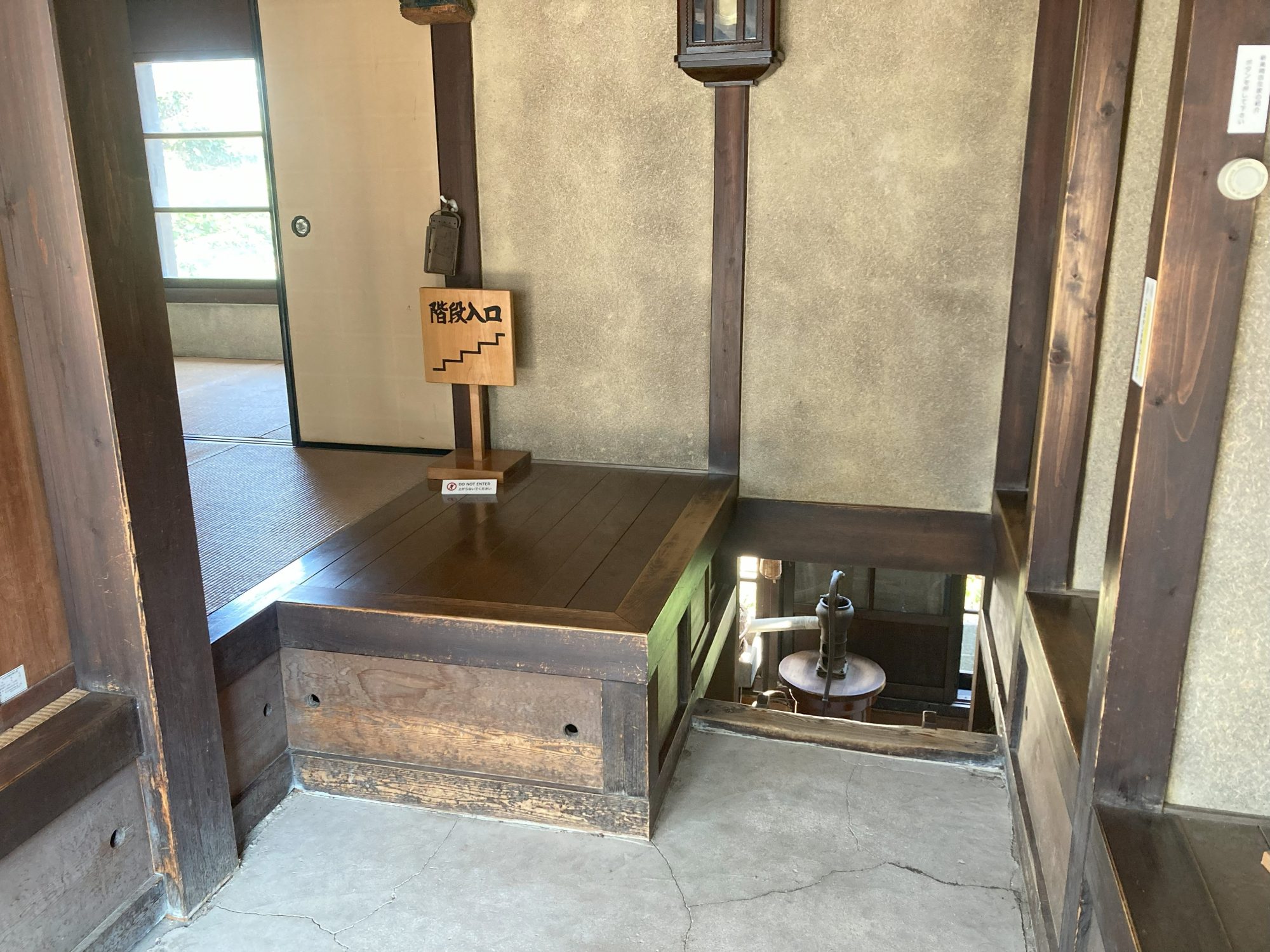 新美南吉生家　階段