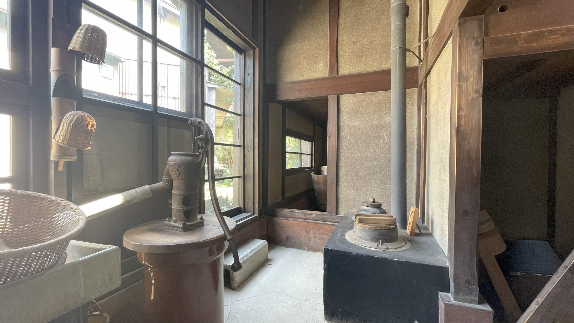 新美南吉生家　おくど